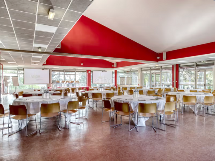 St Maur (315 m²)