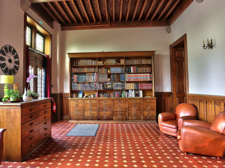 Petit Salon