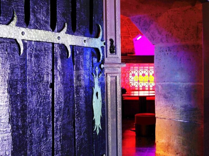 Bar + Dance Floor + Bar À Shots