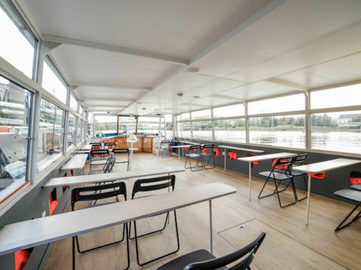 Salon Intérieur + Ponton d'accueil