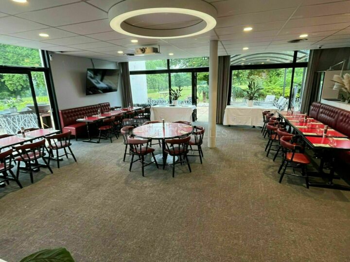 Salon avec terrasse privative