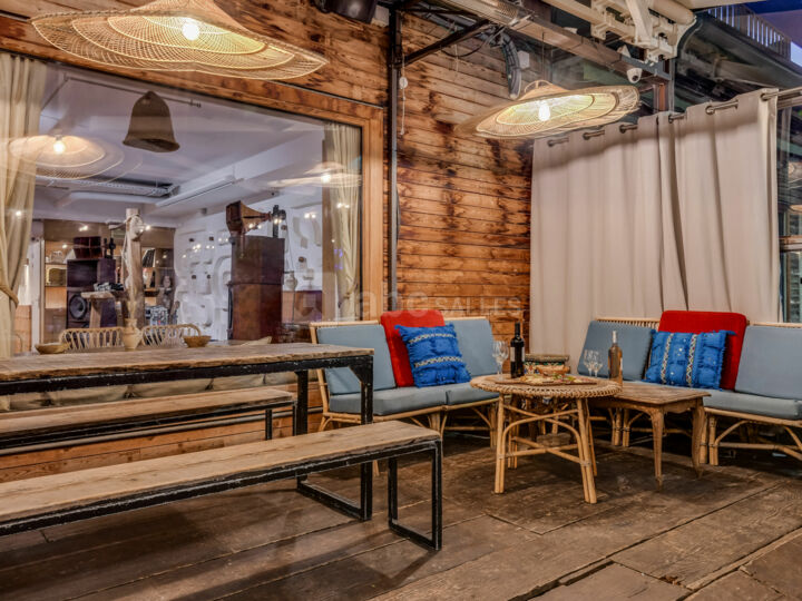 Salle intérieure + Terrasse couverte