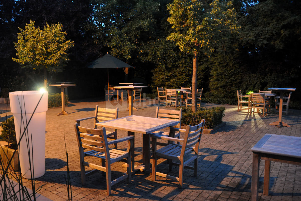 Patio Salon CORTINA, pour des cocktails ou repas en extérieur