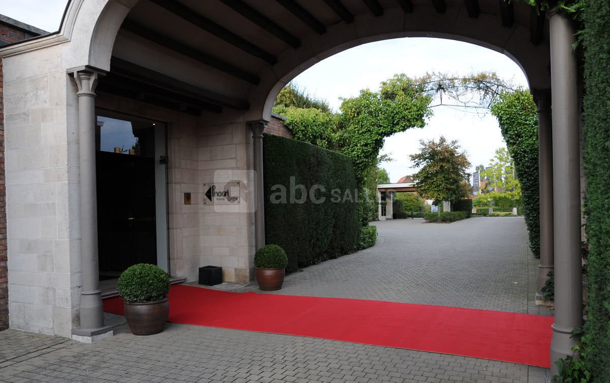 Entrée principale des salons CORTINA