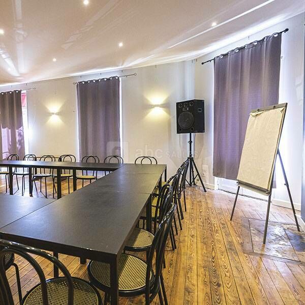Salle de réception au 1er étage configuration réunion