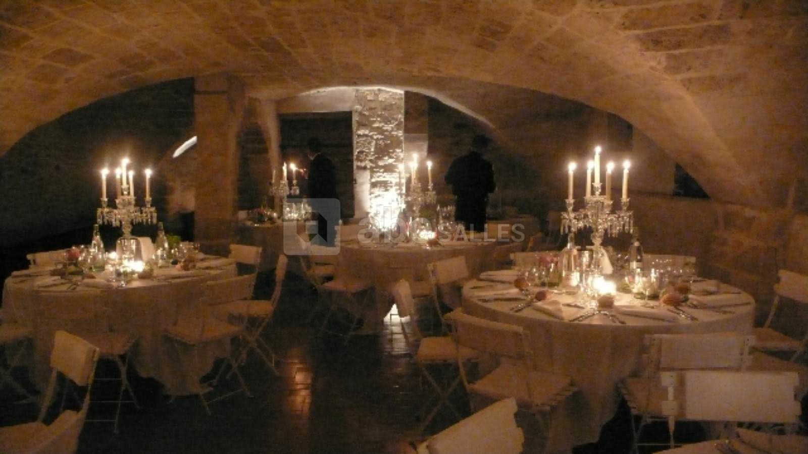 Salle voutée : dîner aux chandelles