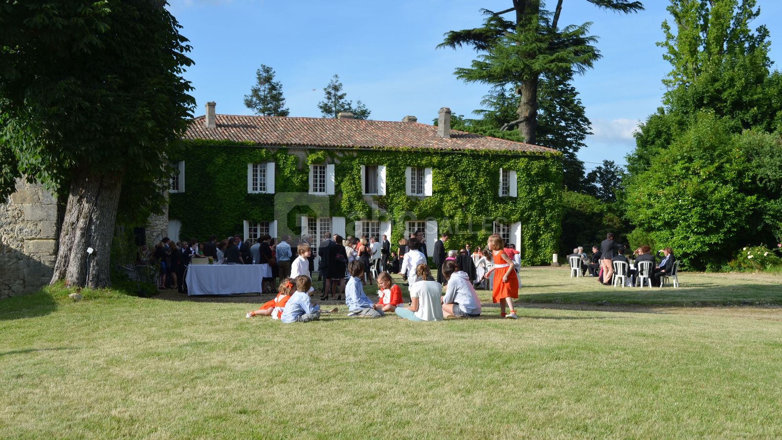 Invités dans la cours d'honneur