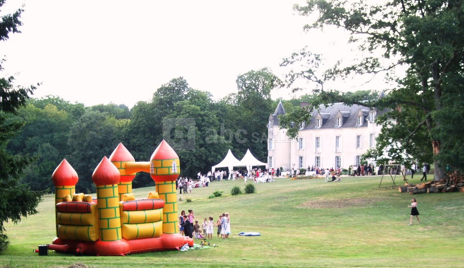 Mariage de 350 personnes au château de la ville-huë