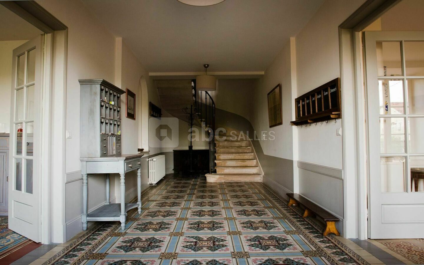 L'entrée de la Maison de Maître