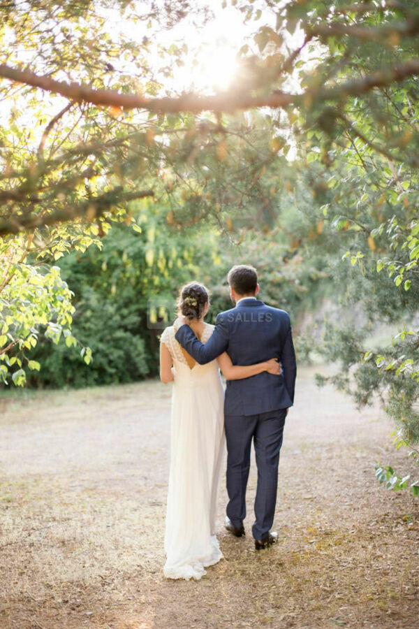 Photo de couple dans les jardins du Domaine - Photo by Lena G Photography
