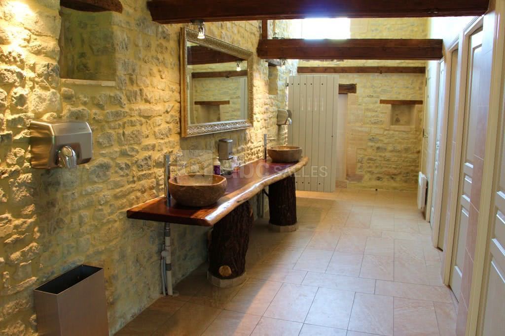 WC Izia
