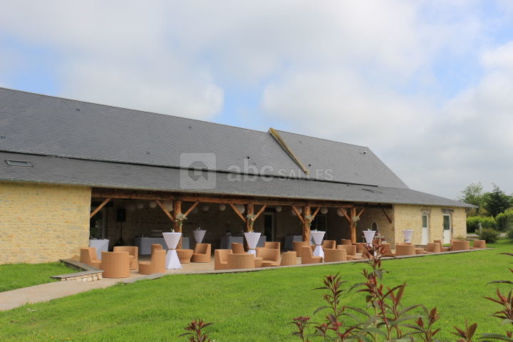 Le préau de la salle Lola