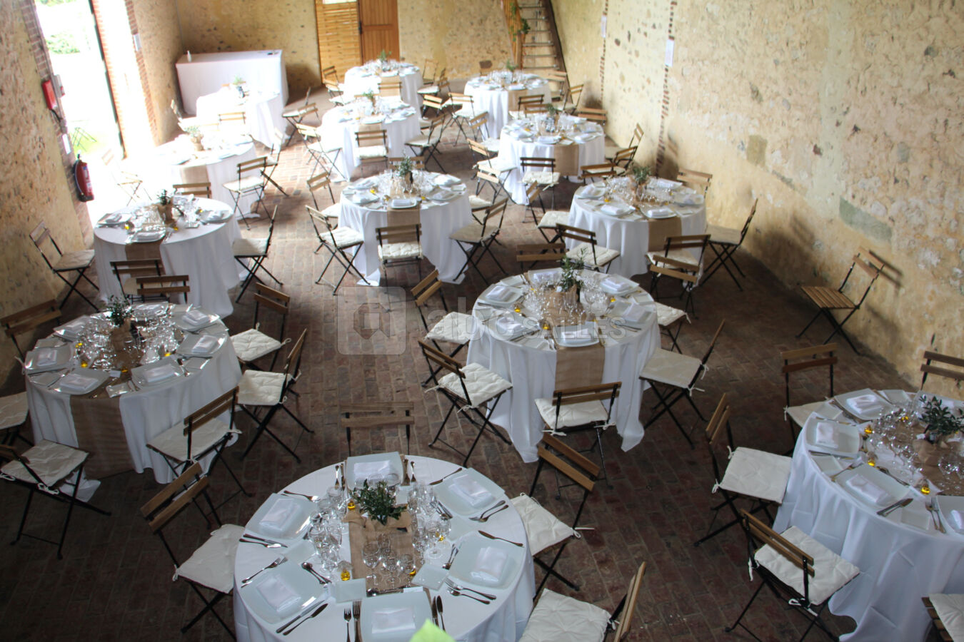 Diner de mariage préparé dans l'orangerie