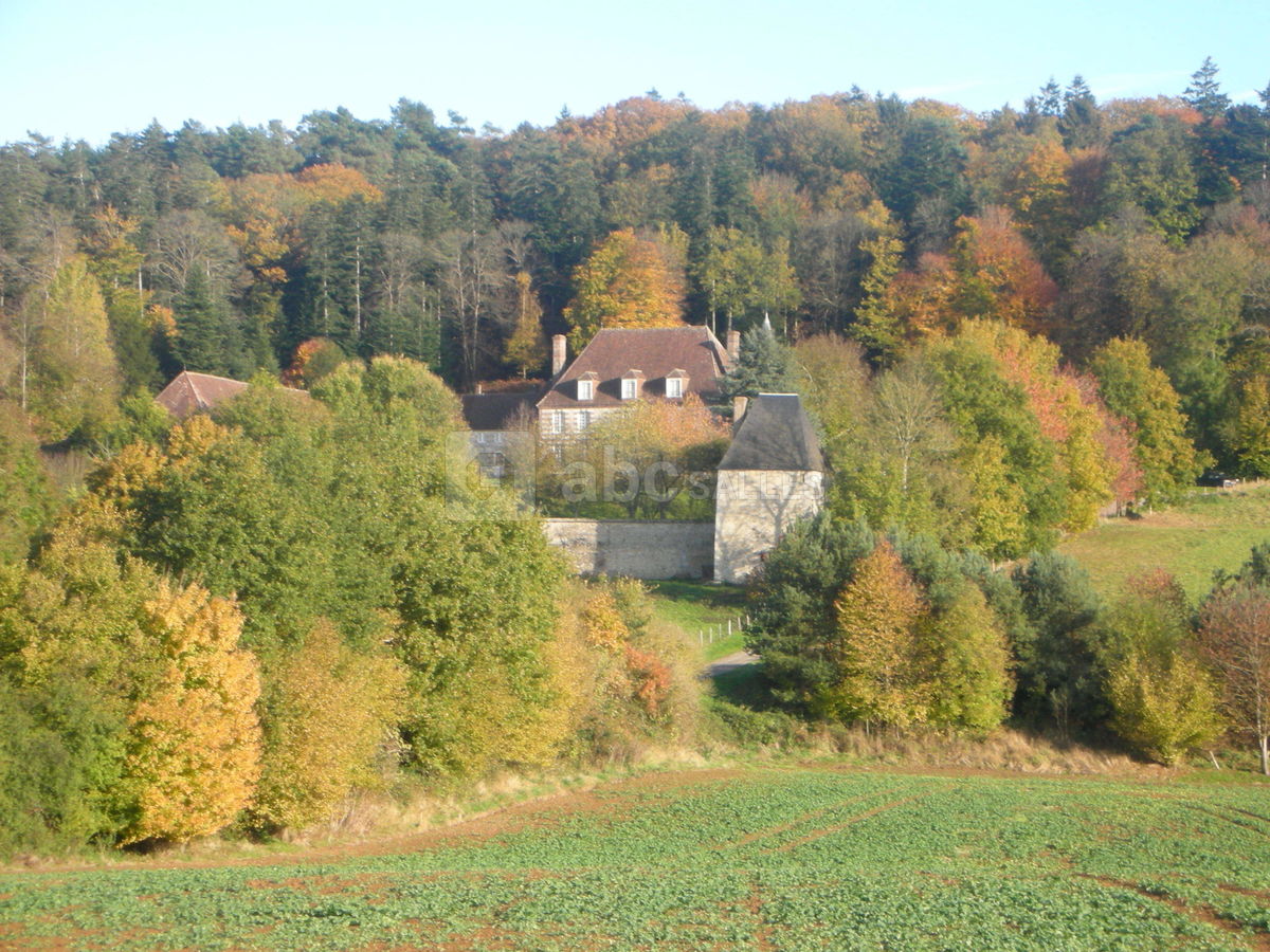 Vue lointaine du manoir
