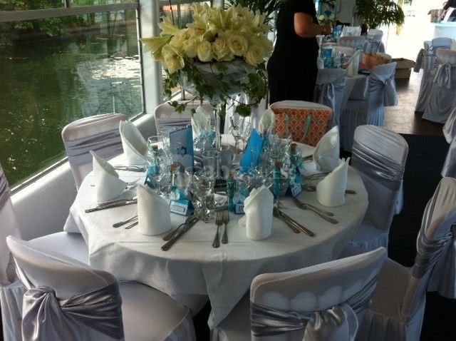Table gris et turquoise
