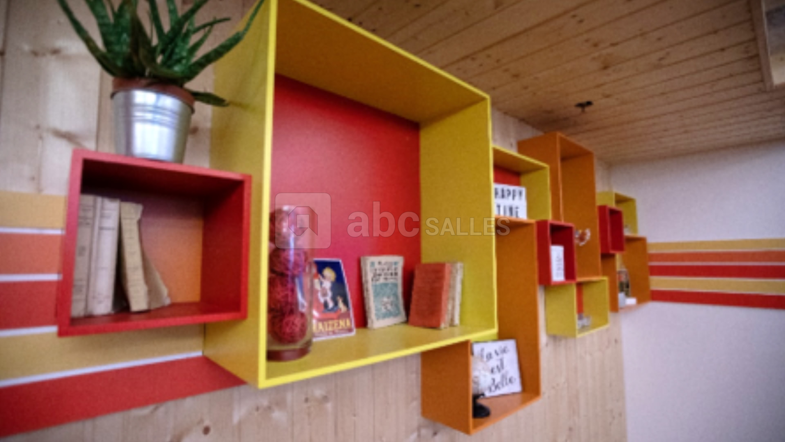 Une décoration qui évoque curiosité et souvenirs