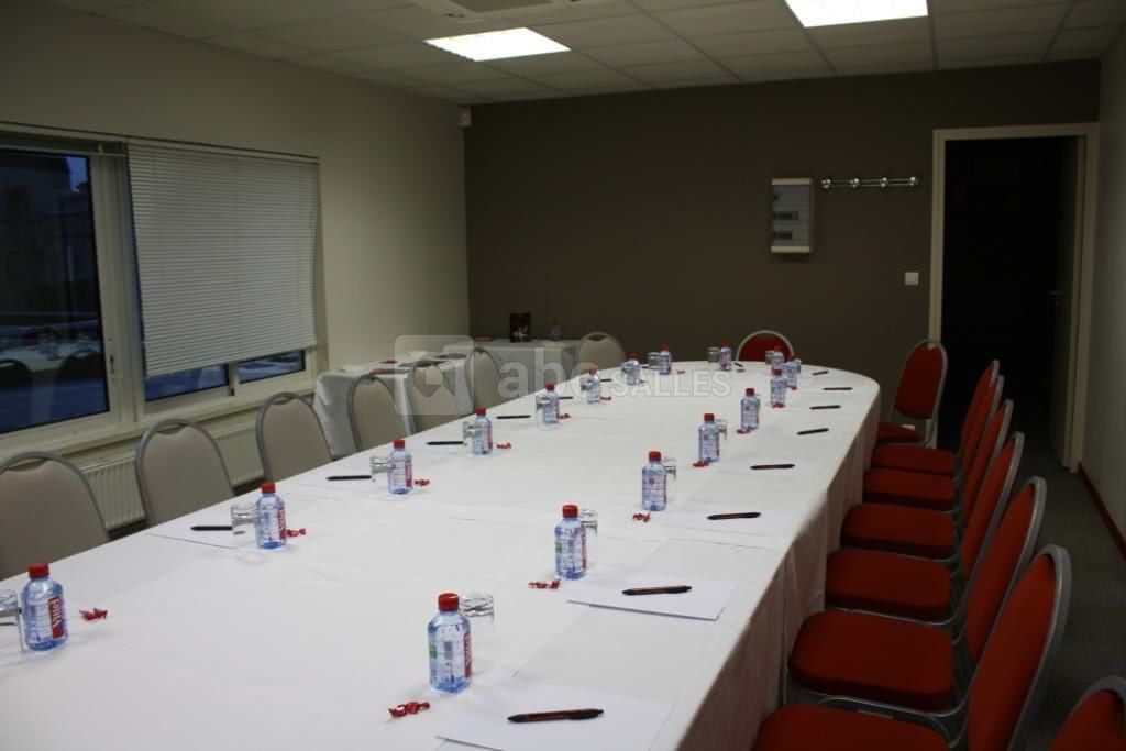 Petite salle pour 19 personnes max.
