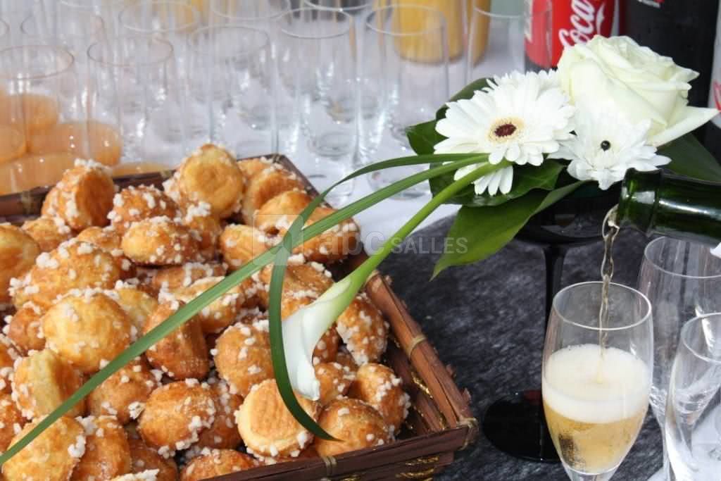 Chouquettes et champagne