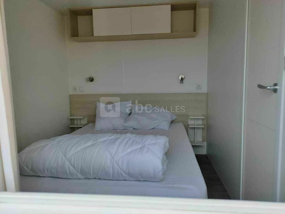 Une chambre  lit double
