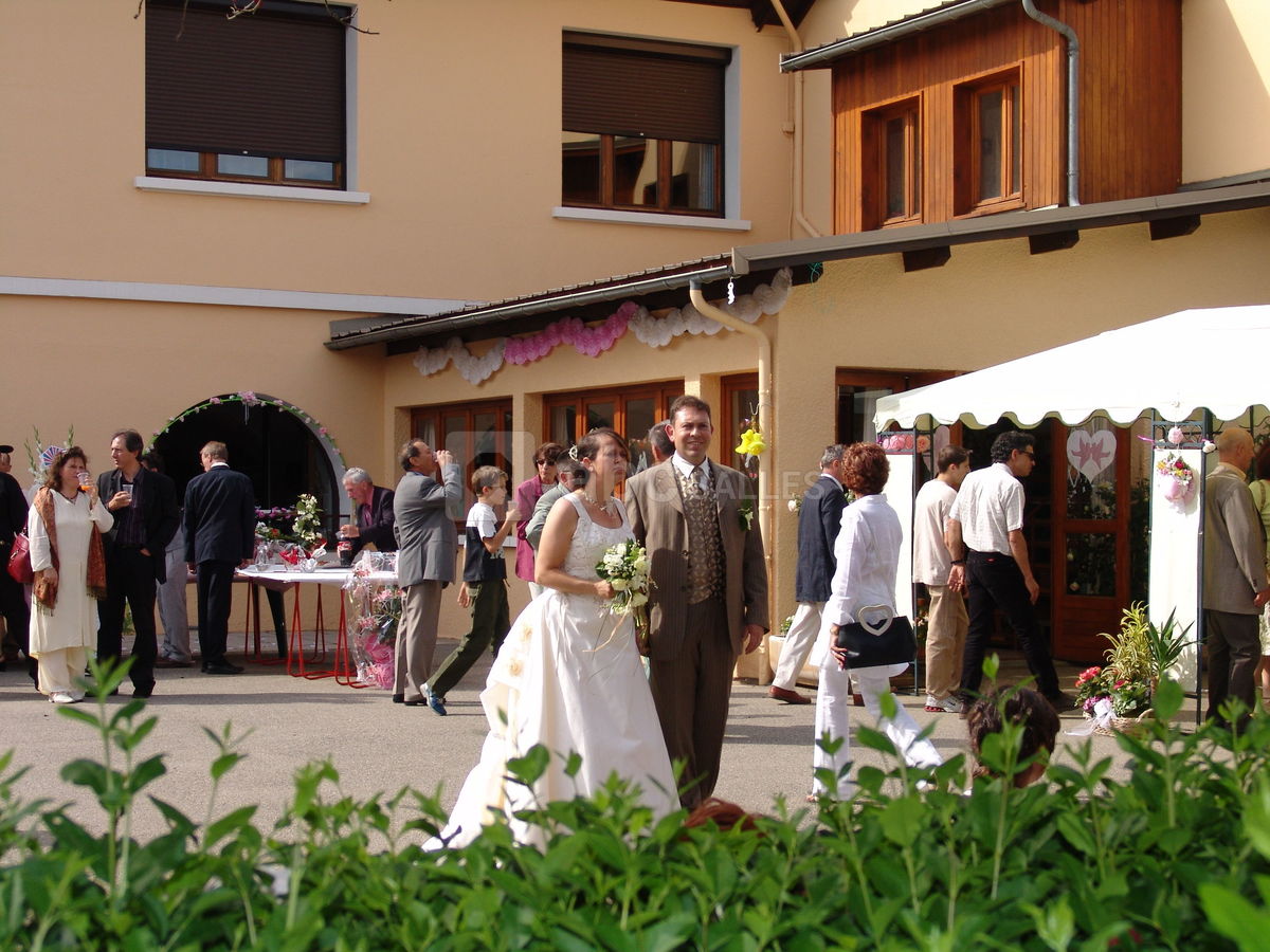 La cour du BEL AIR idéale pour les apéros