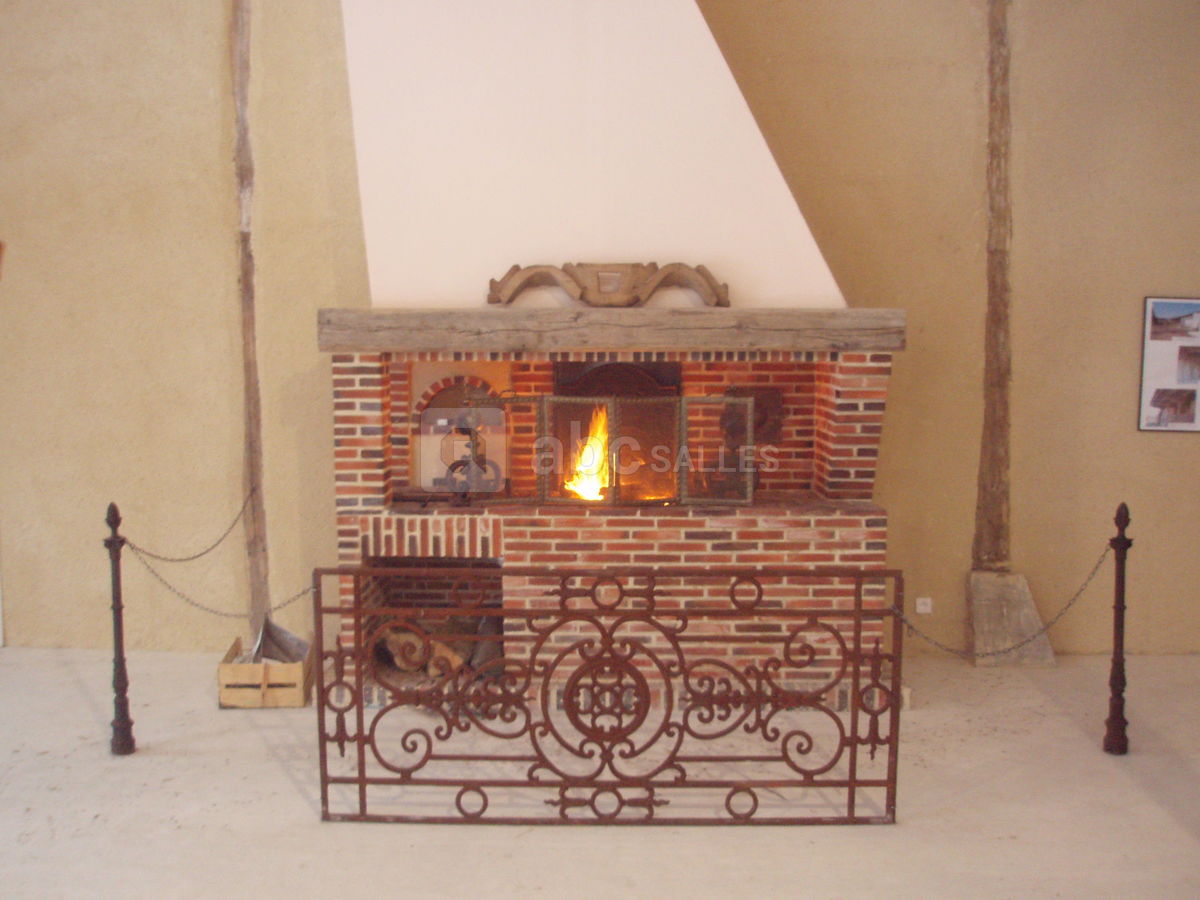 Feu dans la cheminée de la grange
