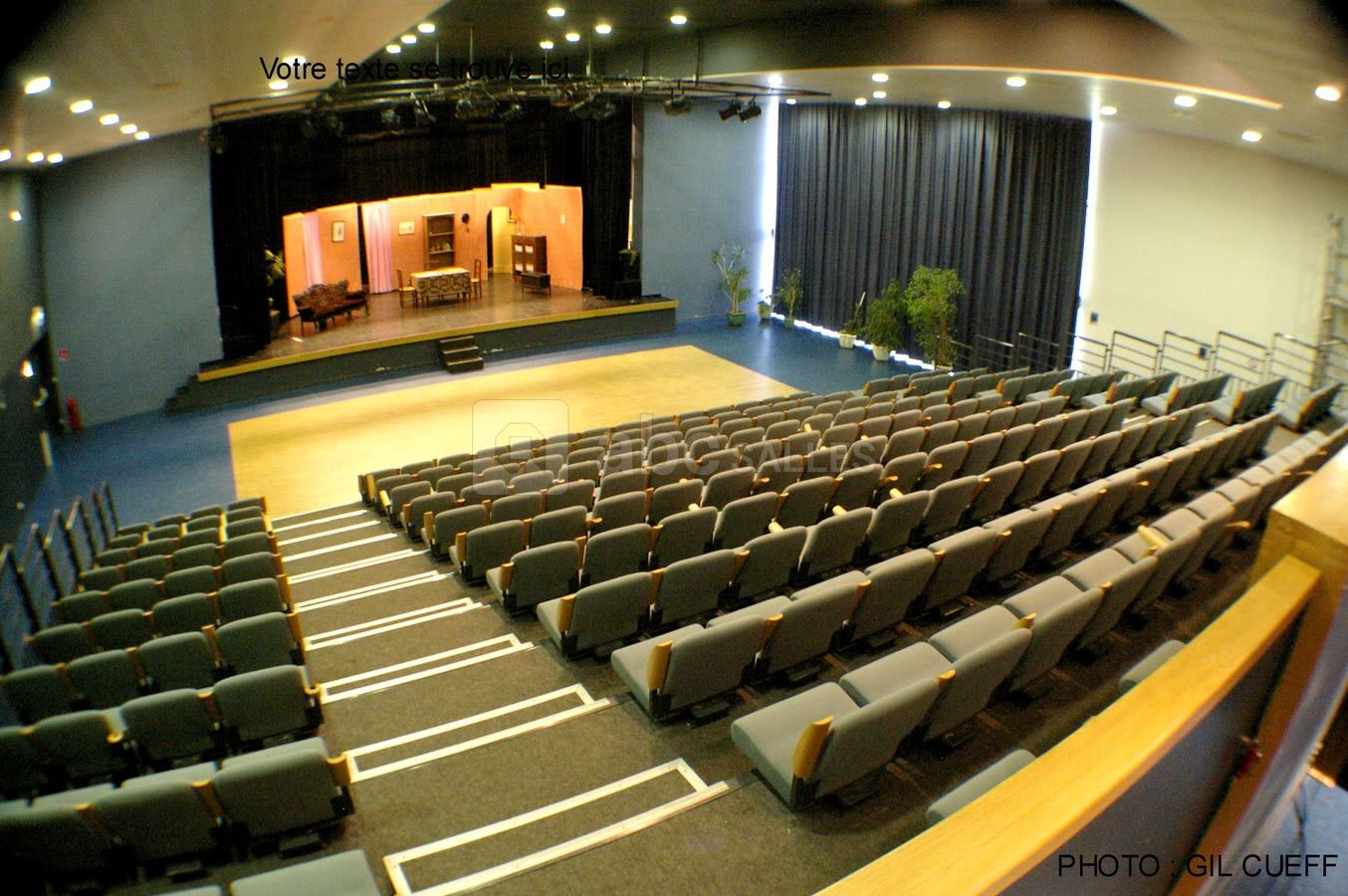 Grande salle en réunion