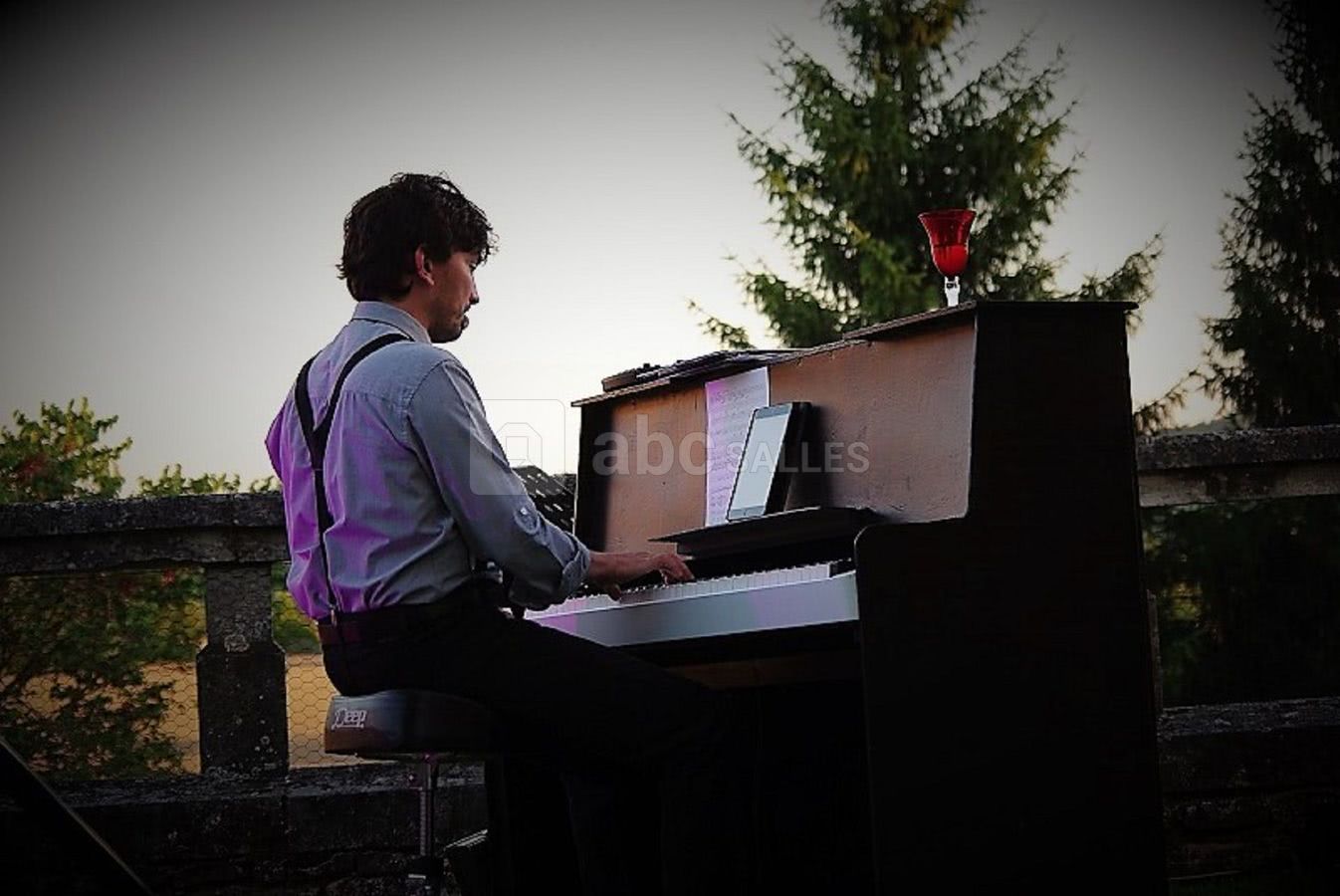 Pianiaste en extérieur