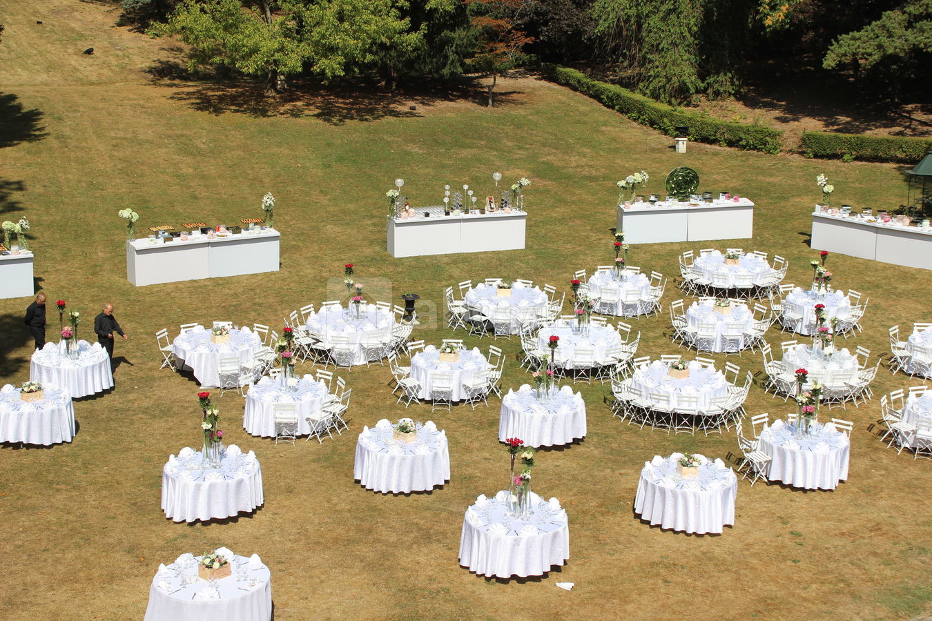 Repas dans le jardin