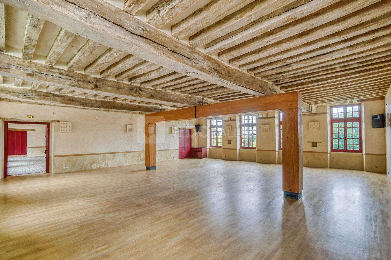 Dans les écuries, salle d'Armaillé