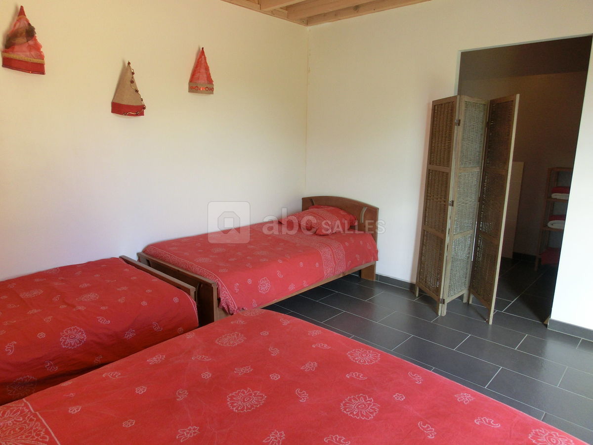 Chambre rouge pour 4