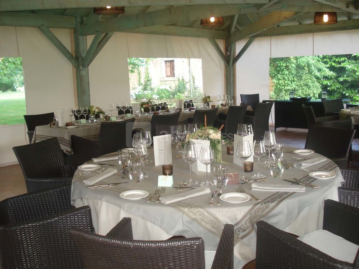 Diner de gala sous la terrasse
