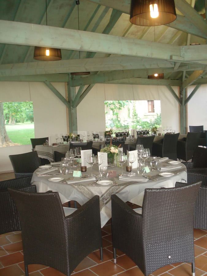 Diner de gala sous la terrasse