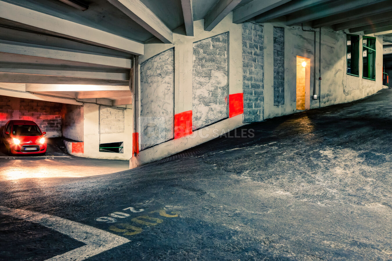 Parking privé (garage) avec voiturier