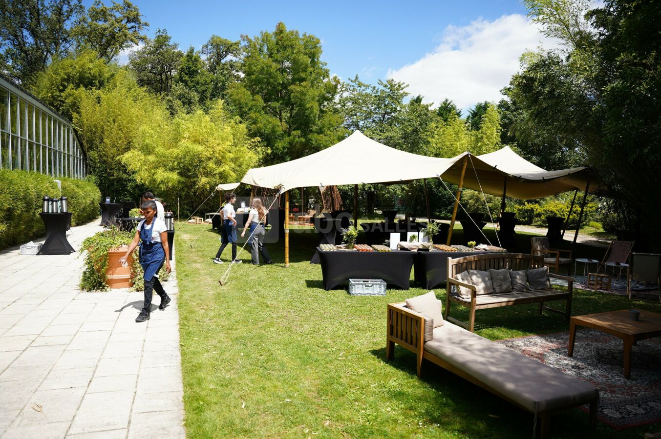 Cocktail déjeunatoire petit jardin de la grande salle
