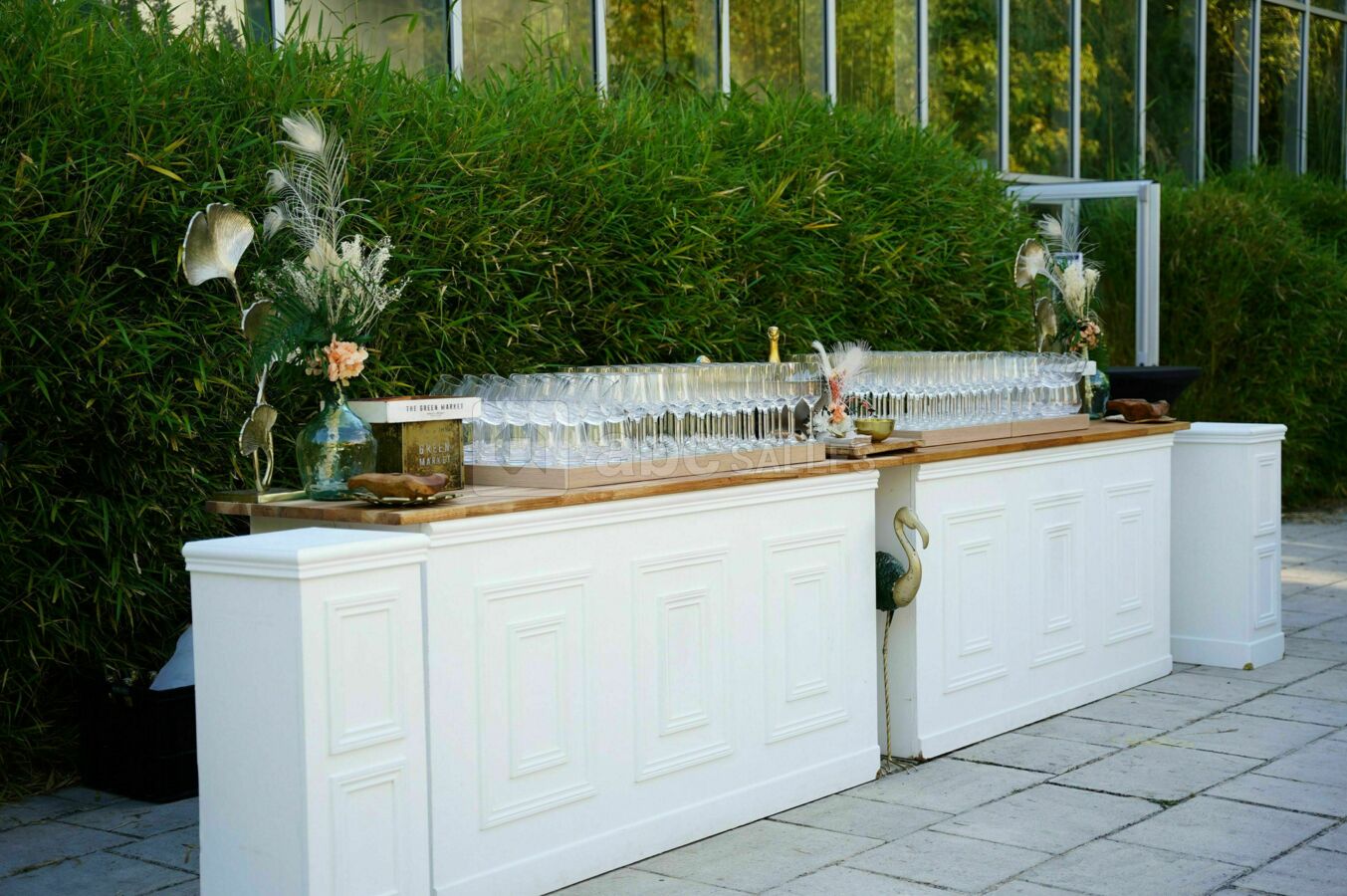 Cocktail sur la terrasse de la grande salle de réception