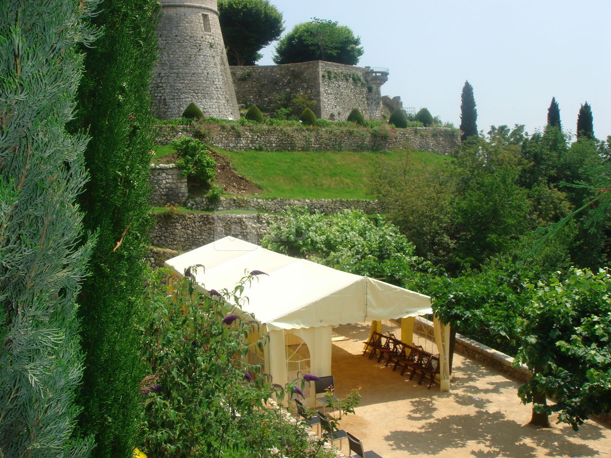 Terrasse du boulier avec tente