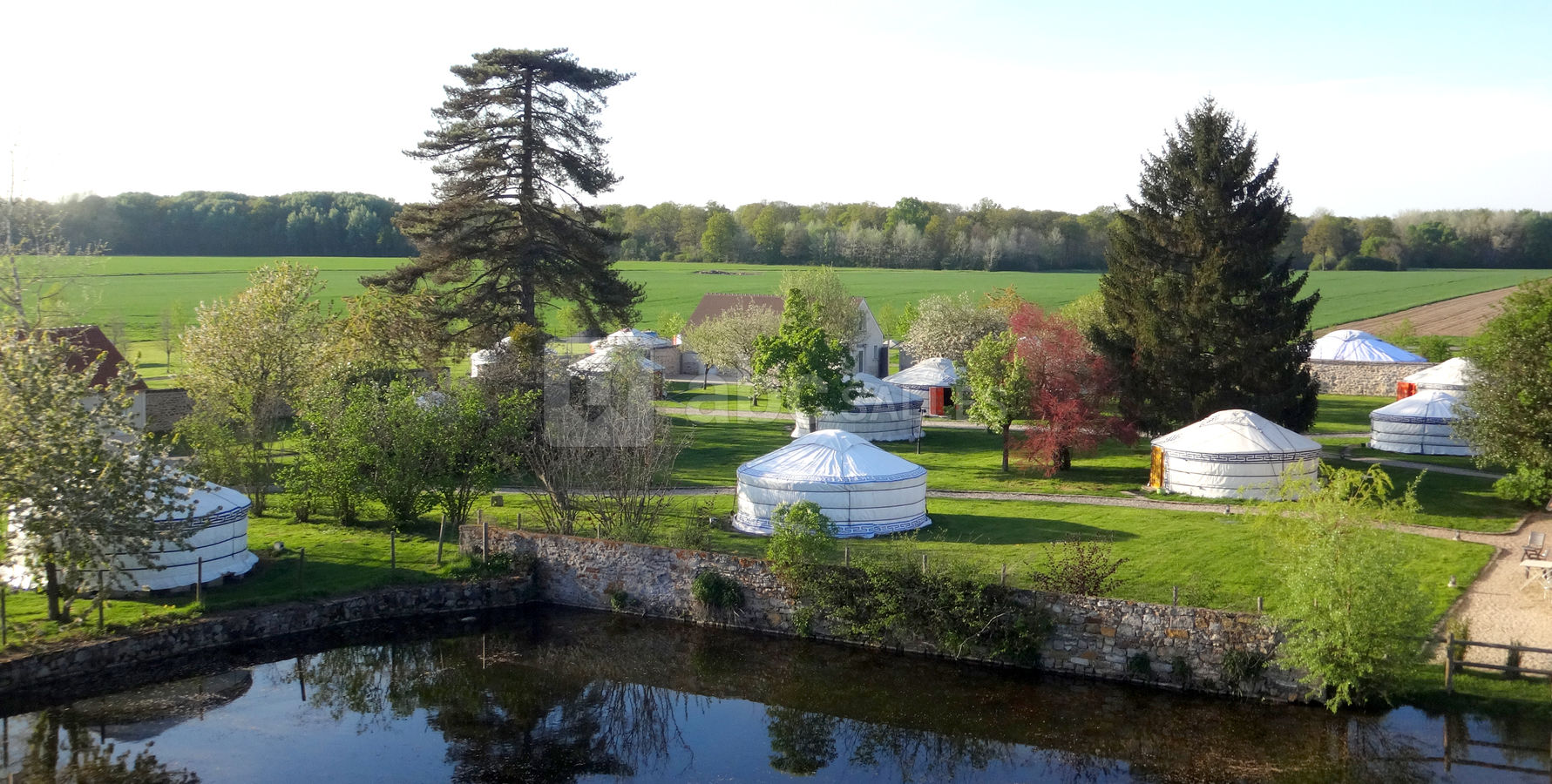 Vue jardin des yourtes