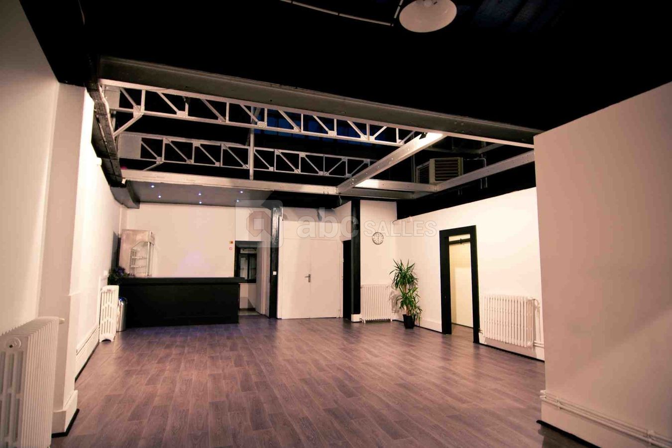 Salle bar le soir