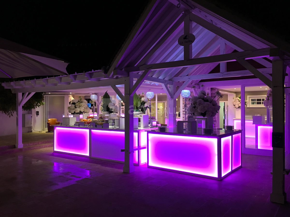 Cocktail sur terrasse extérieur du Pavillon