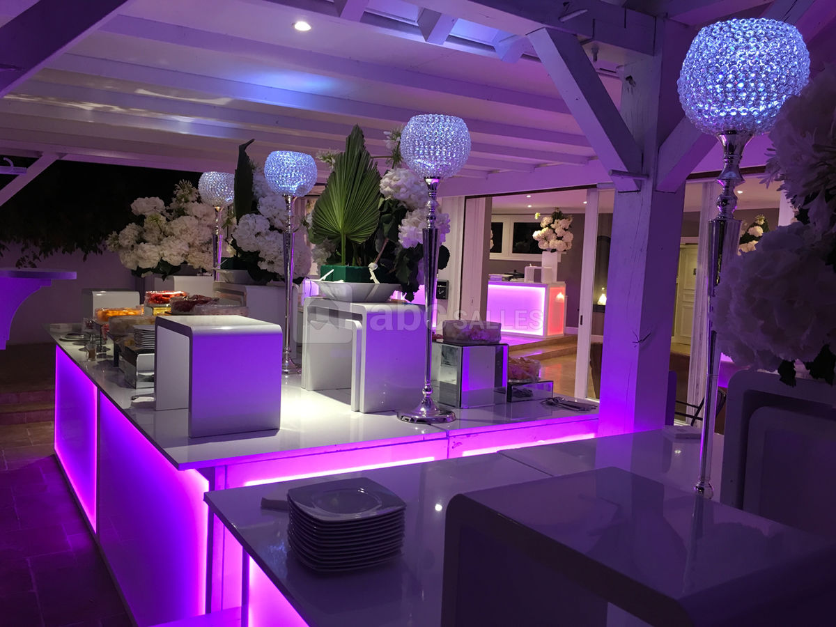 Cocktail sur terrasse extérieur du Pavillon