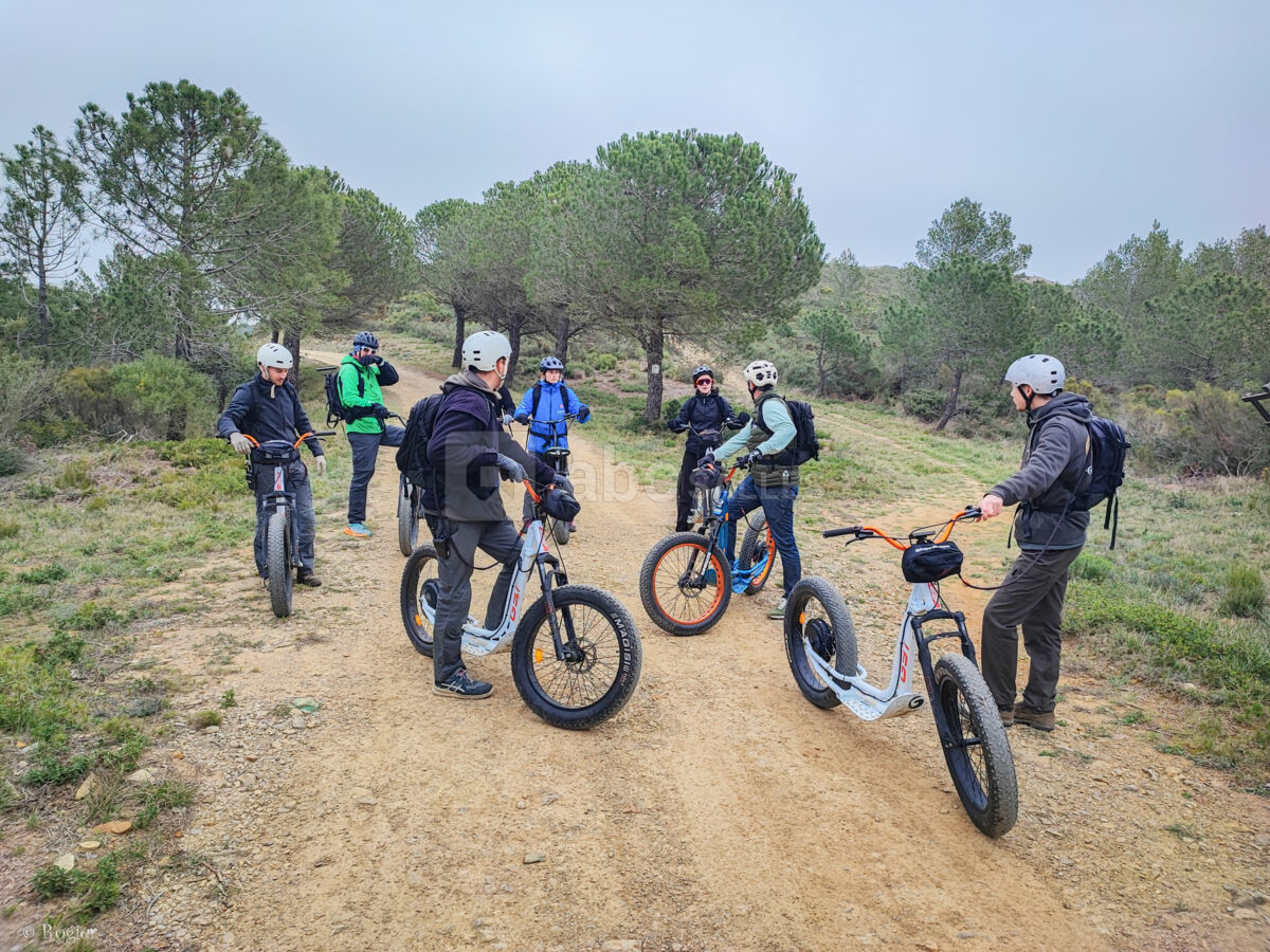 Partez en trottinette tout-terrain électrique à la découverte de la nature autour de Fontfroide.