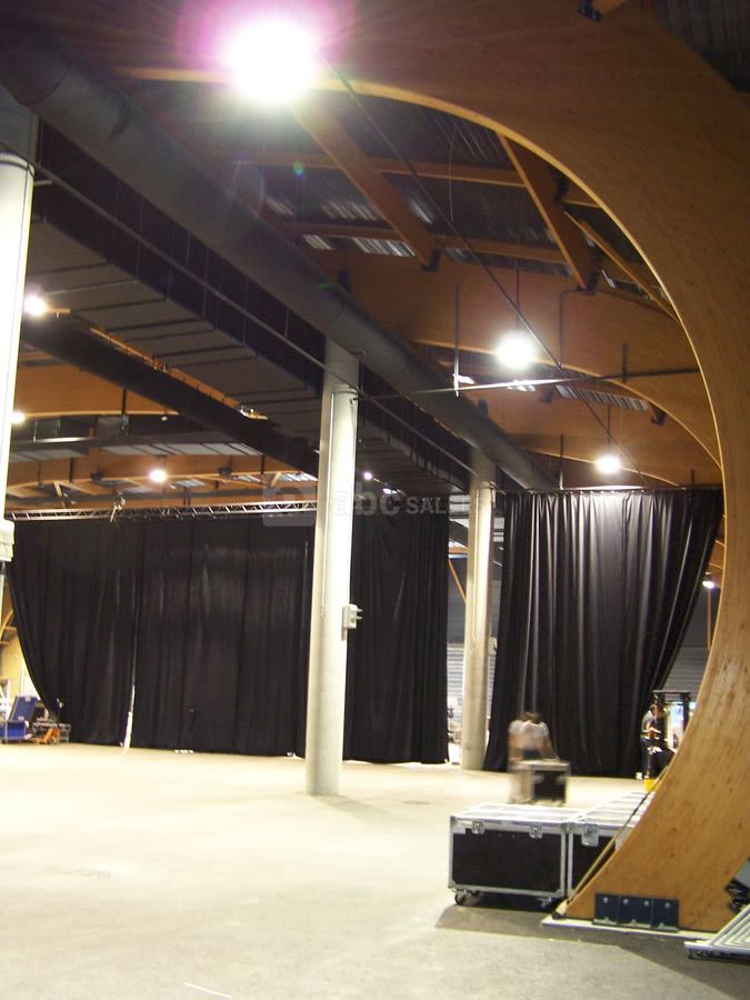 Demi grande halle
