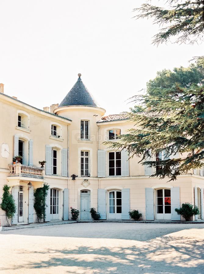 Façade de jour du Château d'Alphéran