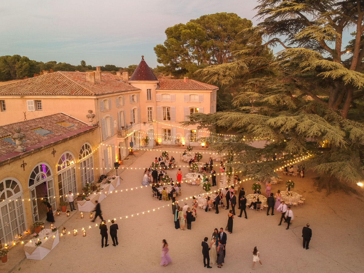 Diner sur la terrasse du Château d'Alphéran