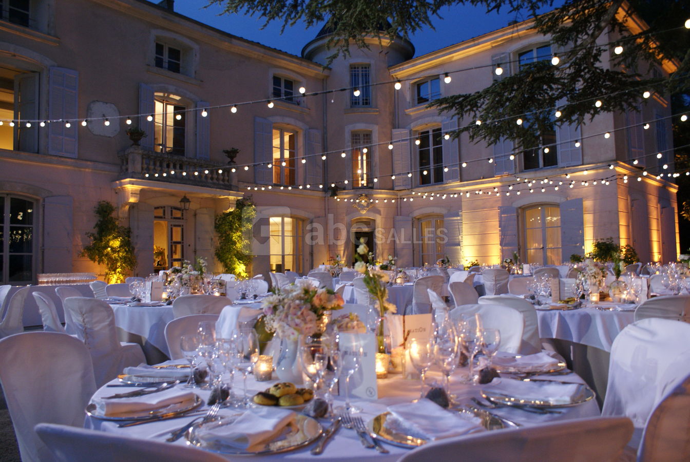 Diner sur la terrasse du Château d'Alphéran