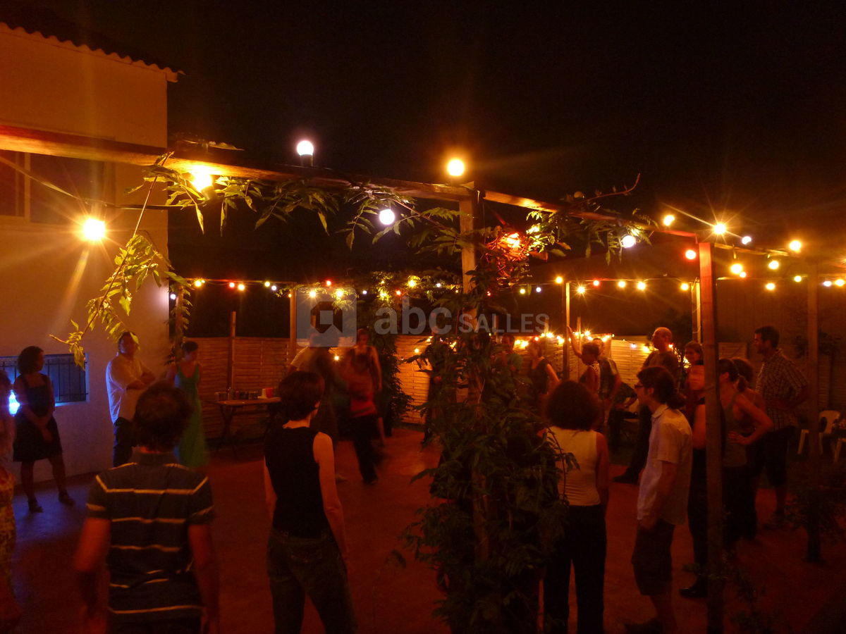 La piste de danse de plein air.