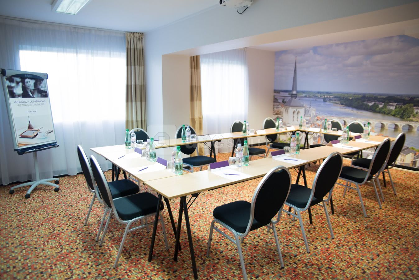 Salon de 44 m² en U
