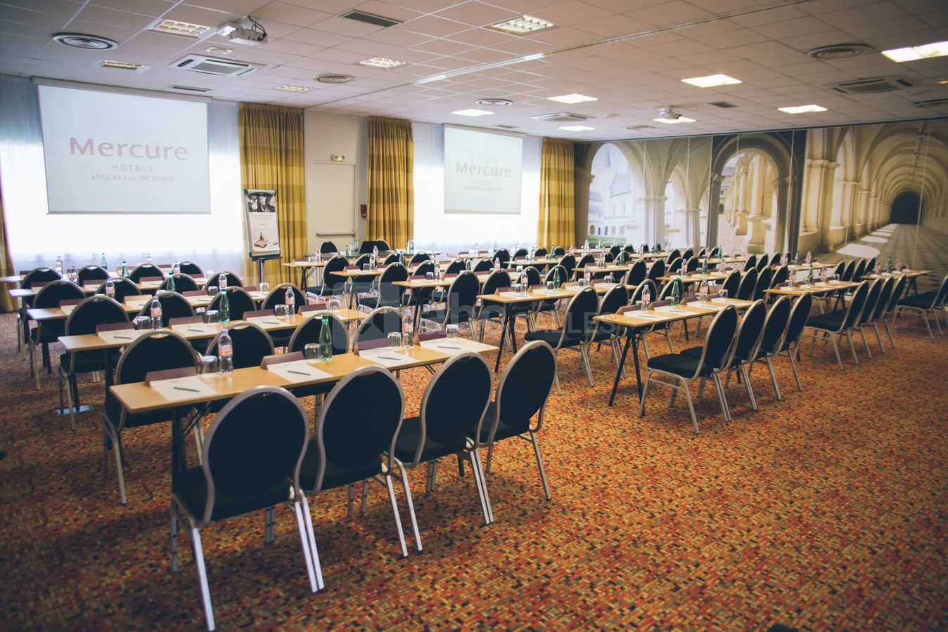 Salon de 165 m² en Classe