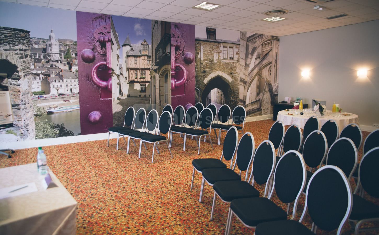 Salon de 85 m² Buffet Fond de Salle en Théâtre