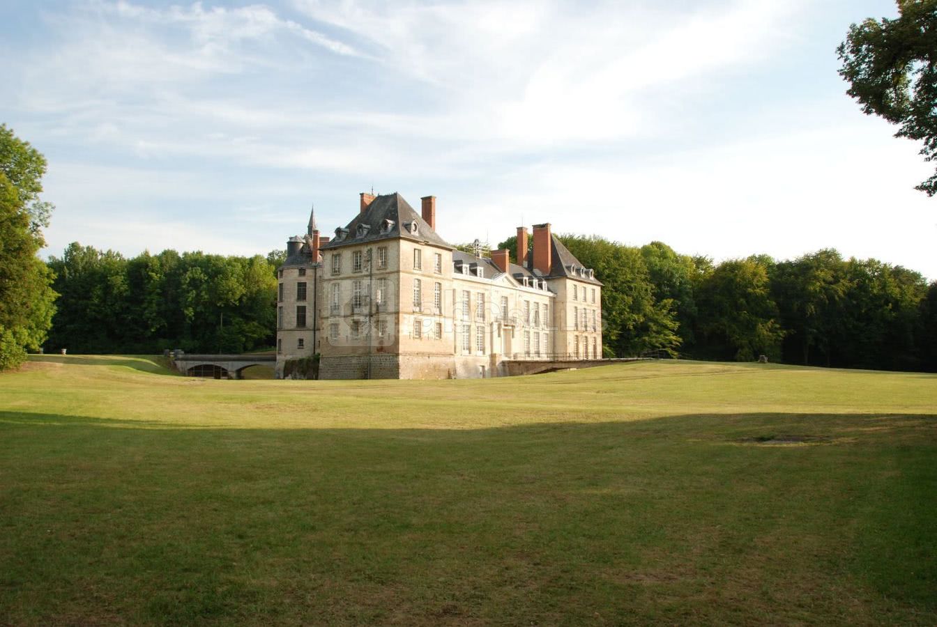 Vue du château éloignée